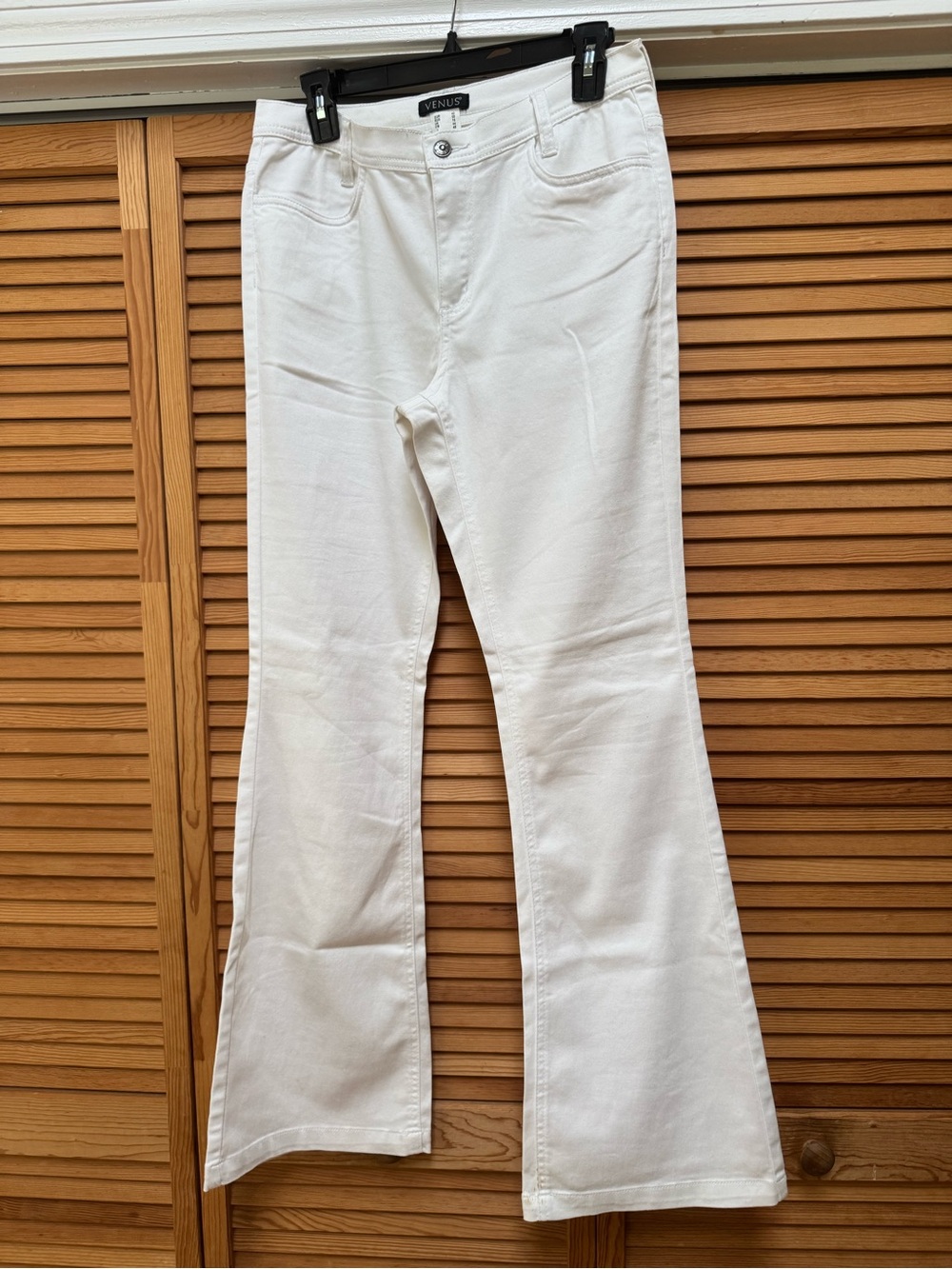 VENUS White Classic Denim Flare Jeans Women's Size 10 NWOT Minimalist‎ Resort